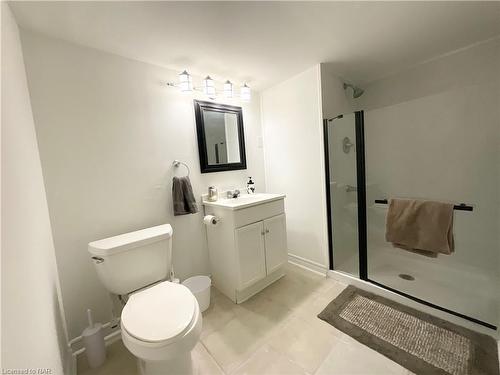 14 Stockwell Road, St. Catharines, ON - Indoor Photo Showing Bathroom