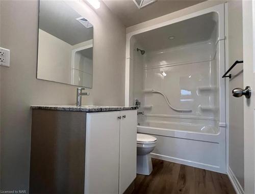 316-50 Herrick Avenue, St. Catharines, ON - Indoor Photo Showing Bathroom