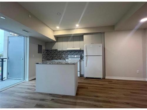 316-50 Herrick Avenue, St. Catharines, ON - Indoor Photo Showing Kitchen