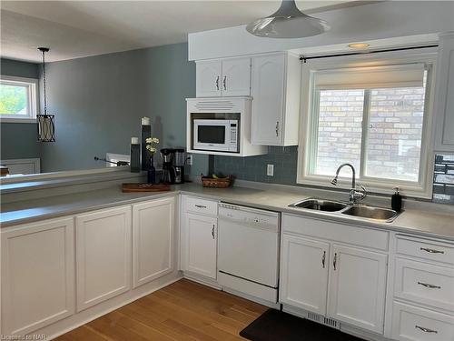 164 Dalhousie Avenue, St. Catharines, ON - Indoor Photo Showing Kitchen With Double Sink