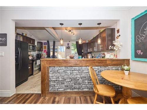 5215 Palmer Avenue, Niagara Falls, ON - Indoor Photo Showing Dining Room