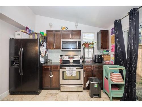 5215 Palmer Avenue, Niagara Falls, ON - Indoor Photo Showing Kitchen