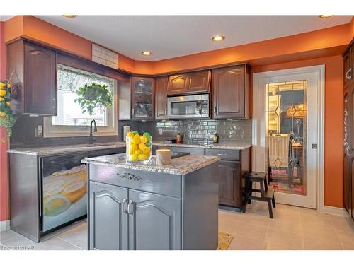 23 Green Meadow Crescent, Welland, ON - Indoor Photo Showing Kitchen