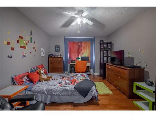 23 Green Meadow Crescent, Welland, ON - Indoor Photo Showing Bedroom