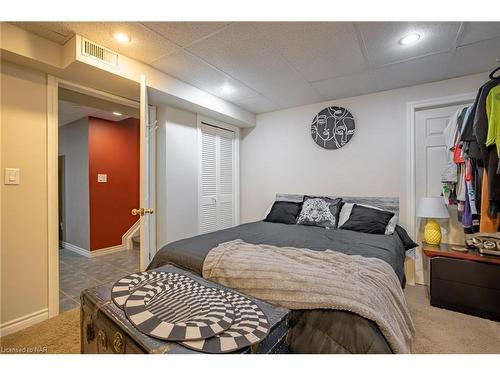 23 Green Meadow Crescent, Welland, ON - Indoor Photo Showing Bedroom