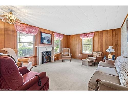 4060 Rebstock Road, Fort Erie, ON - Indoor Photo Showing Living Room With Fireplace