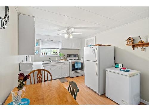 4060 Rebstock Road, Fort Erie, ON - Indoor Photo Showing Kitchen