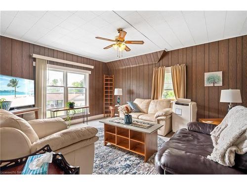 4060 Rebstock Road, Fort Erie, ON - Indoor Photo Showing Living Room