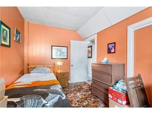 4060 Rebstock Road, Fort Erie, ON - Indoor Photo Showing Bedroom