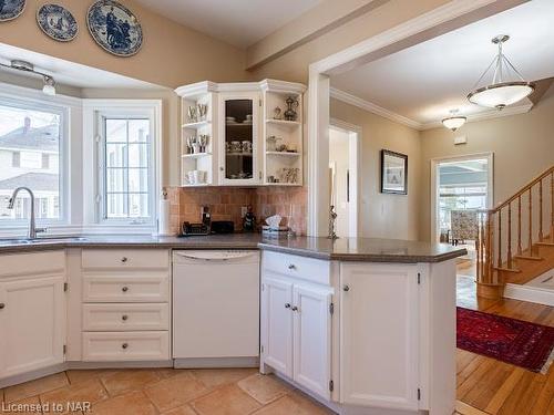 101 Tennessee Avenue, Port Colborne, ON - Indoor Photo Showing Kitchen
