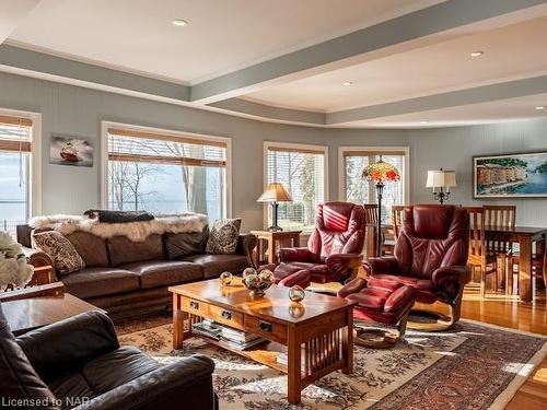 101 Tennessee Avenue, Port Colborne, ON - Indoor Photo Showing Living Room