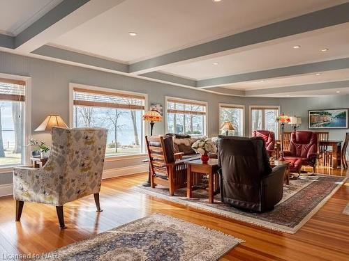 101 Tennessee Avenue, Port Colborne, ON - Indoor Photo Showing Living Room