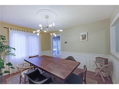 15-2720 Mewburn Road, Niagara Falls, ON - Indoor Photo Showing Dining Room