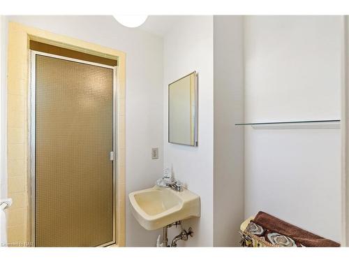 18 Jasmin Crescent, St. Catharines, ON - Indoor Photo Showing Bathroom
