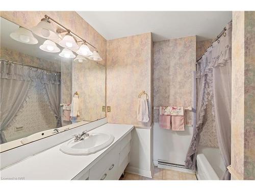 18 Jasmin Crescent, St. Catharines, ON - Indoor Photo Showing Bathroom