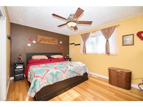 7623 Cavendish Drive, Niagara Falls, ON - Indoor Photo Showing Bedroom