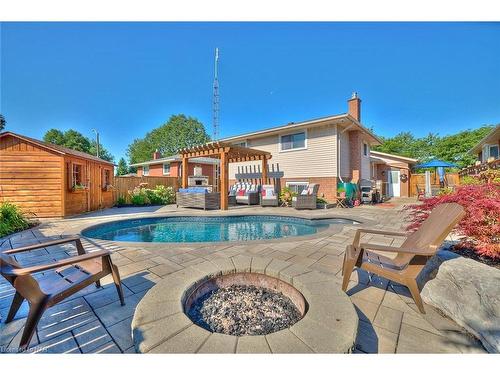 7623 Cavendish Drive, Niagara Falls, ON - Outdoor With In Ground Pool With Deck Patio Veranda