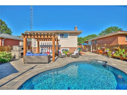 7623 Cavendish Drive, Niagara Falls, ON - Outdoor With In Ground Pool With Deck Patio Veranda