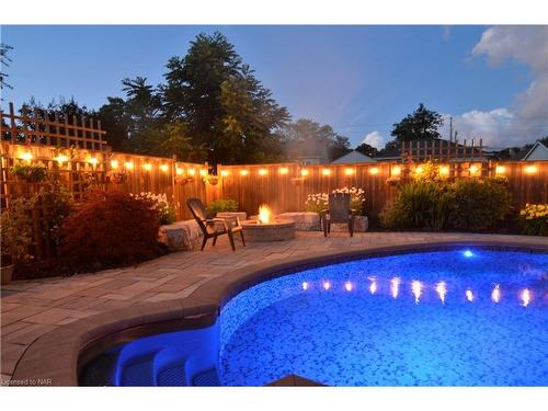 7623 Cavendish Drive, Niagara Falls, ON - Outdoor With In Ground Pool With Backyard