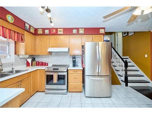 7623 Cavendish Drive, Niagara Falls, ON - Indoor Photo Showing Kitchen