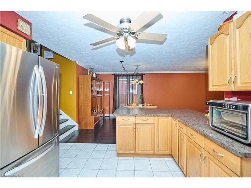 7623 Cavendish Drive, Niagara Falls, ON - Indoor Photo Showing Kitchen