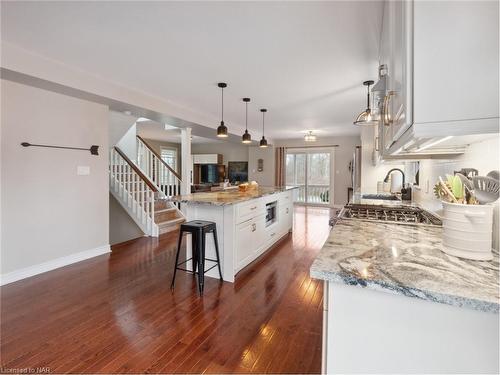 10252 Willoughby Drive, Niagara Falls, ON - Indoor Photo Showing Kitchen With Upgraded Kitchen