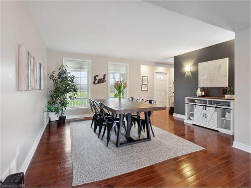 10252 Willoughby Drive, Niagara Falls, ON - Indoor Photo Showing Dining Room