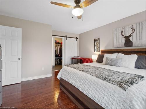 10252 Willoughby Drive, Niagara Falls, ON - Indoor Photo Showing Bedroom