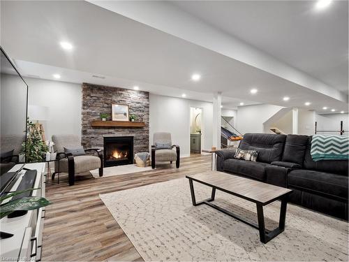 10252 Willoughby Drive, Niagara Falls, ON - Indoor Photo Showing Living Room With Fireplace