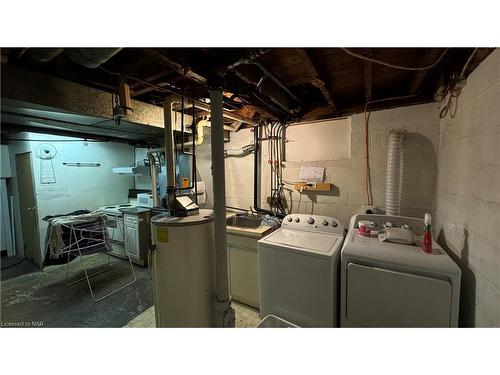 6329 Atlee Street, Niagara Falls, ON - Indoor Photo Showing Laundry Room