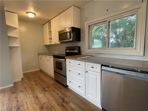 6329 Atlee Street, Niagara Falls, ON - Indoor Photo Showing Kitchen