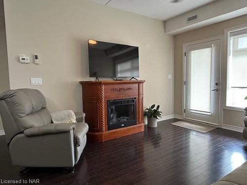 111-4644 Pettit Avenue, Niagara Falls, ON - Indoor Photo Showing Living Room With Fireplace