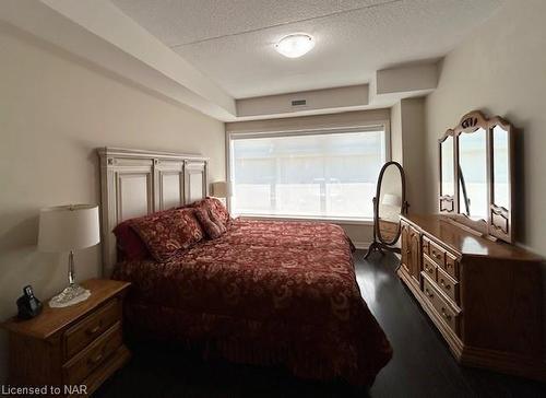 111-4644 Pettit Avenue, Niagara Falls, ON - Indoor Photo Showing Bedroom