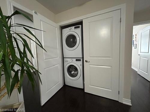 111-4644 Pettit Avenue, Niagara Falls, ON - Indoor Photo Showing Laundry Room