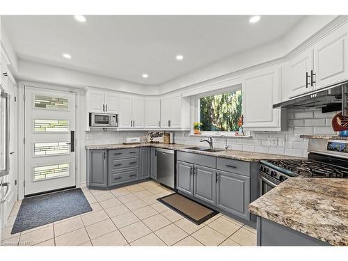 9 Crestcombe Road, St. Catharines, ON - Indoor Photo Showing Kitchen With Double Sink