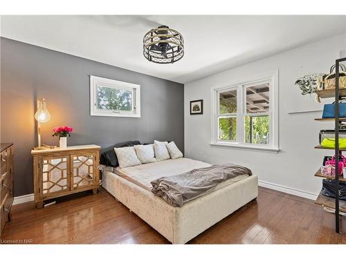 9 Crestcombe Road, St. Catharines, ON - Indoor Photo Showing Bedroom