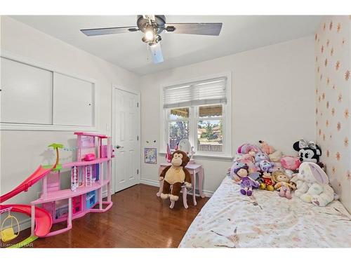 9 Crestcombe Road, St. Catharines, ON - Indoor Photo Showing Bedroom