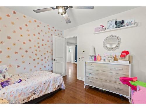 9 Crestcombe Road, St. Catharines, ON - Indoor Photo Showing Bedroom