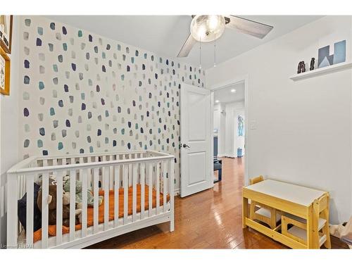 9 Crestcombe Road, St. Catharines, ON - Indoor Photo Showing Bedroom