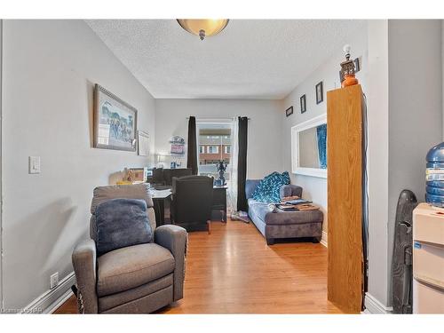 22 Denistoun Street, Welland, ON - Indoor Photo Showing Living Room