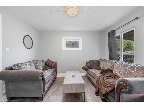 22 Denistoun Street, Welland, ON - Indoor Photo Showing Living Room