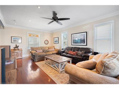 269 Sugarloaf Street, Port Colborne, ON - Indoor Photo Showing Living Room