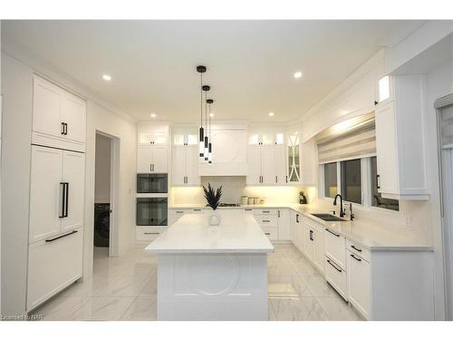 200 Snyders Avenue, Belmont, ON - Indoor Photo Showing Kitchen With Upgraded Kitchen