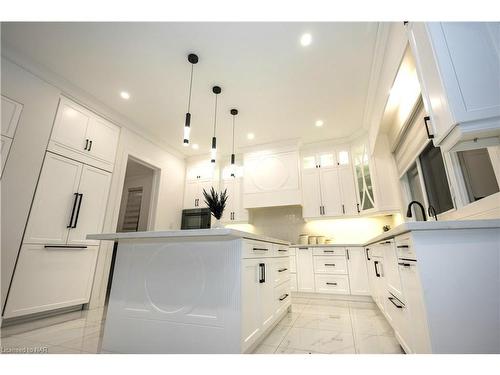 200 Snyders Avenue, Belmont, ON - Indoor Photo Showing Kitchen With Upgraded Kitchen