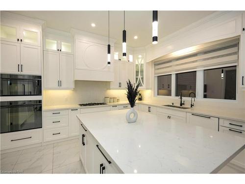 200 Snyders Avenue, Belmont, ON - Indoor Photo Showing Kitchen With Double Sink With Upgraded Kitchen