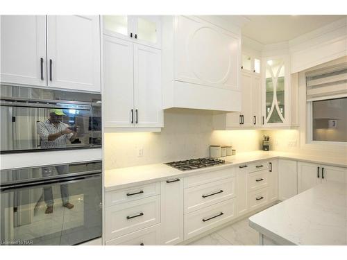 200 Snyders Avenue, Belmont, ON - Indoor Photo Showing Kitchen With Upgraded Kitchen