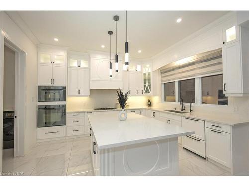 200 Snyders Avenue, Belmont, ON - Indoor Photo Showing Kitchen With Upgraded Kitchen