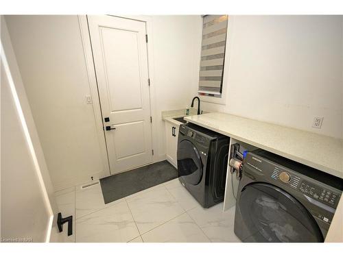 200 Snyders Avenue, Belmont, ON - Indoor Photo Showing Laundry Room