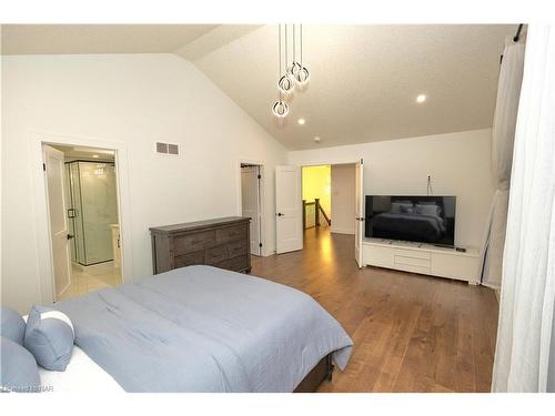 200 Snyders Avenue, Belmont, ON - Indoor Photo Showing Bedroom