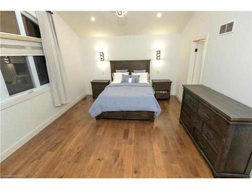 200 Snyders Avenue, Belmont, ON - Indoor Photo Showing Bedroom